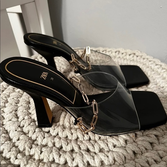 Zara Shoes - NWOT Zara heeled vinyl mules with chain